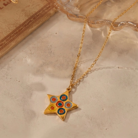 Retro multi-color polka dot five-star stainless steel necklace, niche color-blocking star-shaped pendant, retro atmosphere, versatile and non-fading, girls' decoration collarbone chain Retro multi-color polka dot five-star stainless steel necklace, niche color-blocking star-shaped pendant, retro atmosphere, versatile and non-fading, girls' decoration collarbone chain